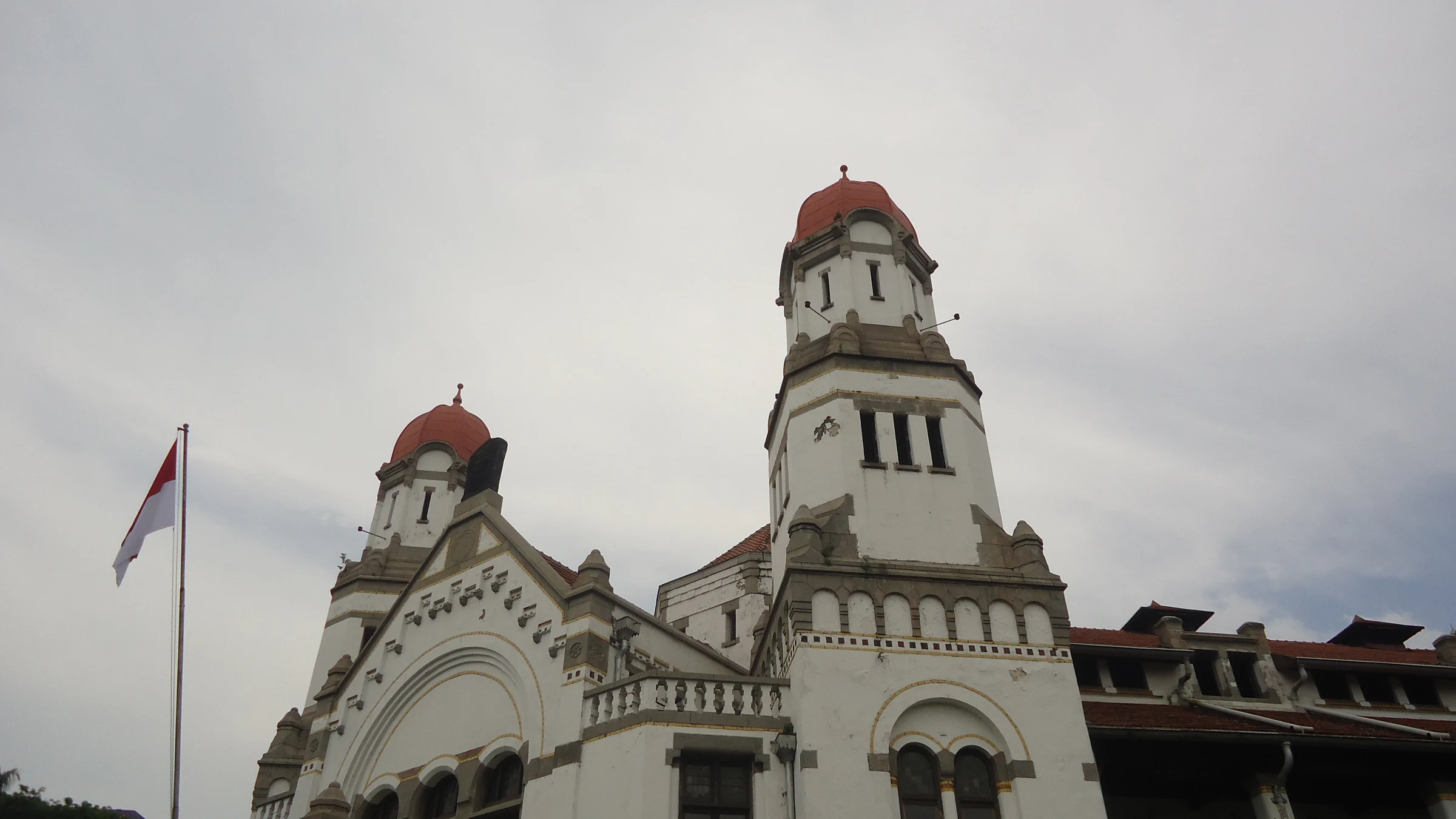 Tampak depan Lawang Sewu, Semarang.