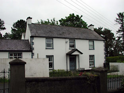 Foto perwakilan The Mews, Ballymore Eustace, pada rekaman NIAH 11820026.
