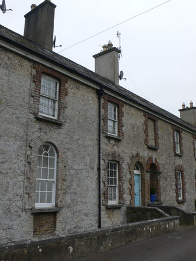Foto perwakilan almshouse, 19, Kingston College, King's Square · NIAH 20818026, Mitchelstown, pada rekaman NIAH 20818026.