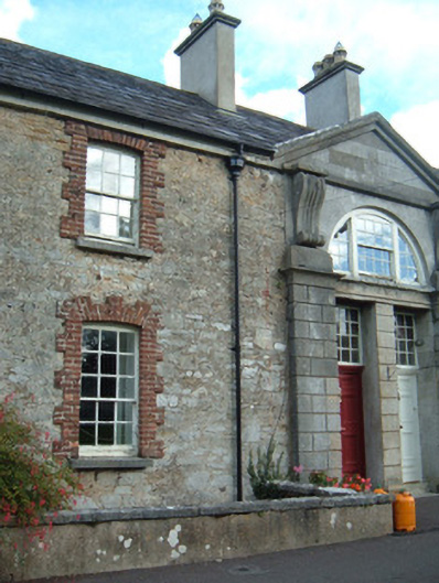 Foto perwakilan almshouse, 21, Kingston College, King's Square · NIAH 20818028, Mitchelstown, pada rekaman NIAH 20818028.