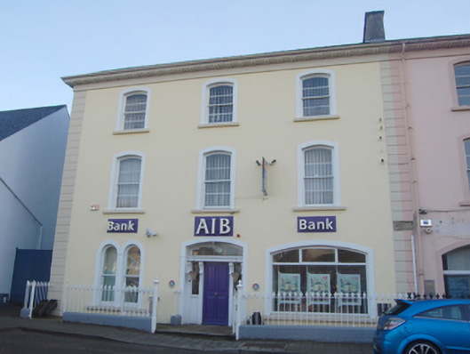 Foto perwakilan Allied Irish Bank, Raphoe, pada rekaman NIAH 40833021.