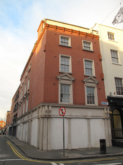Foto perwakilan Henry Gilligan Grocer, Dublin, pada rekaman NIAH 50010580.