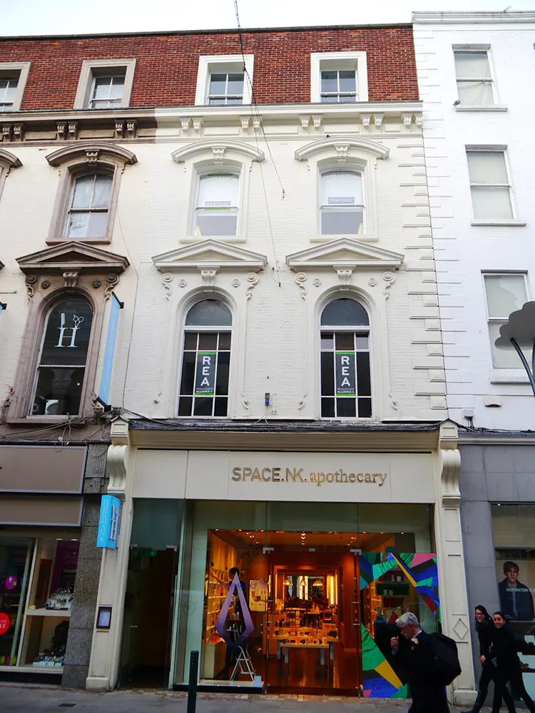 Foto perwakilan shop/retail outlet, 82, Grafton Street · NIAH 50910132, Dublin 2, pada rekaman NIAH 50910132.